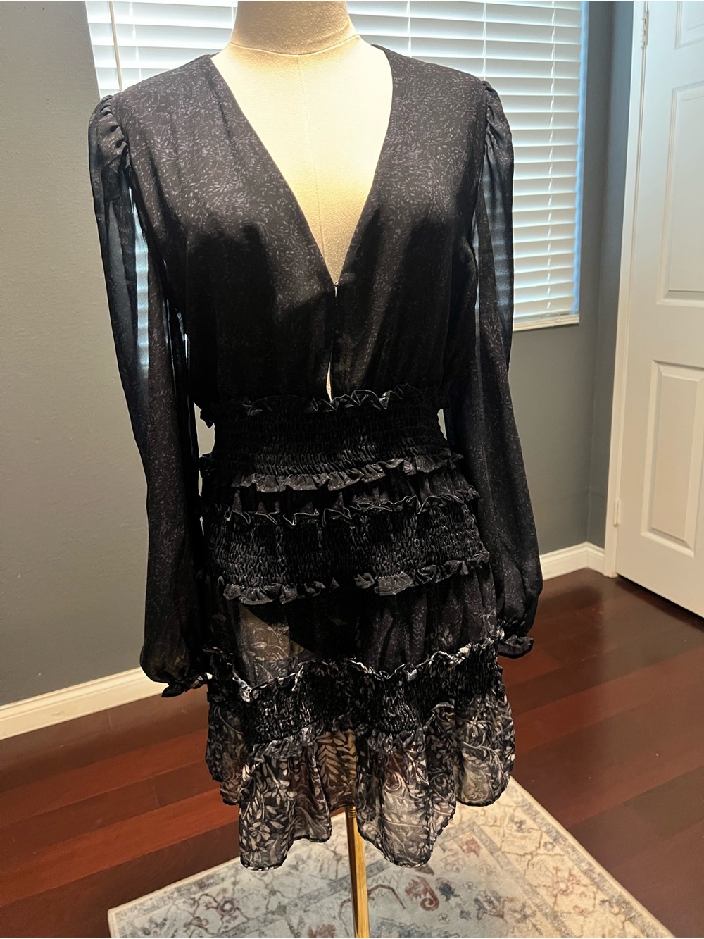 Elegant Blue and Black  V-Neck Ruffle Mini Dress. Size M - Picture 2 of 8
